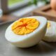 découvrez le nombre de calories d'un œuf dur ainsi que son apport énergétique et sa valeur nutritionnelle détaillée pour une alimentation équilibrée.