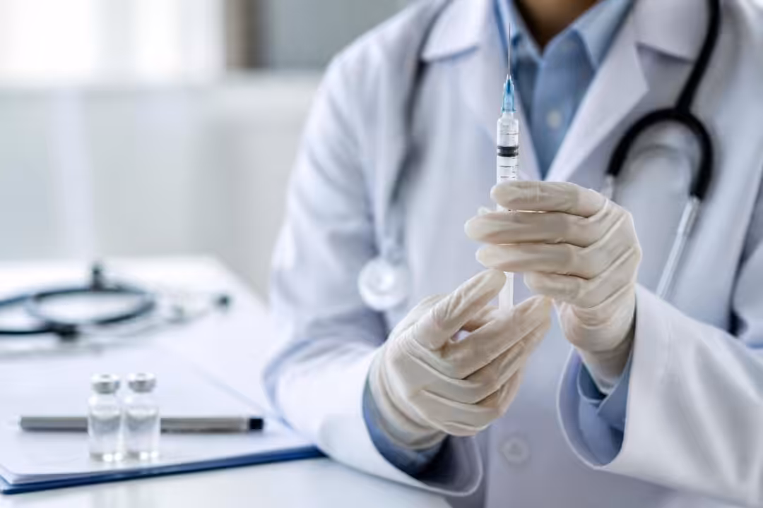 découvrez notre fiche d'information complète sur le vaccin rougeole-oreillons-rubéole (ror) : bénéfices, calendrier de vaccination, effets secondaires et recommandations.