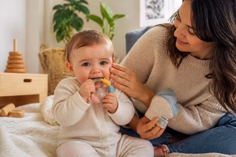 Bébé fait ses dents : comment bien l&rsquo;accompagner ?