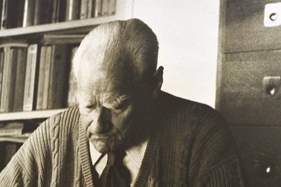 Jung et l’Interprétation des Rêves : Explorer Symboles, Archétypes et les Frontières d’une Analyse Universelle