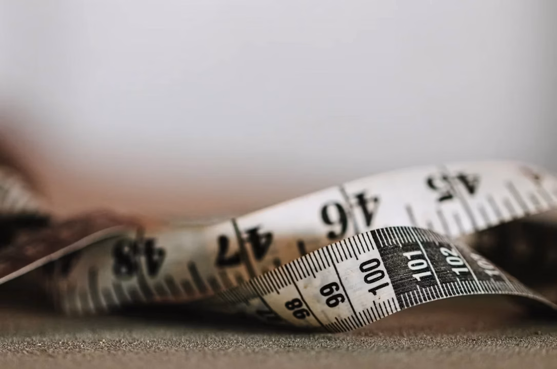 Calculer son poids idéal : guide et convertisseur